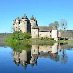 chateau-de-val.hotels-rhonealpes.com/